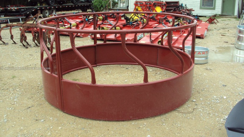 Tarter S-bar round bale hay ring  with skirted sides