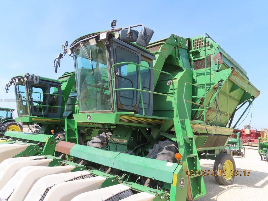 1996 John Deere 7450 4-Row Cotton Stripper with Cleaner