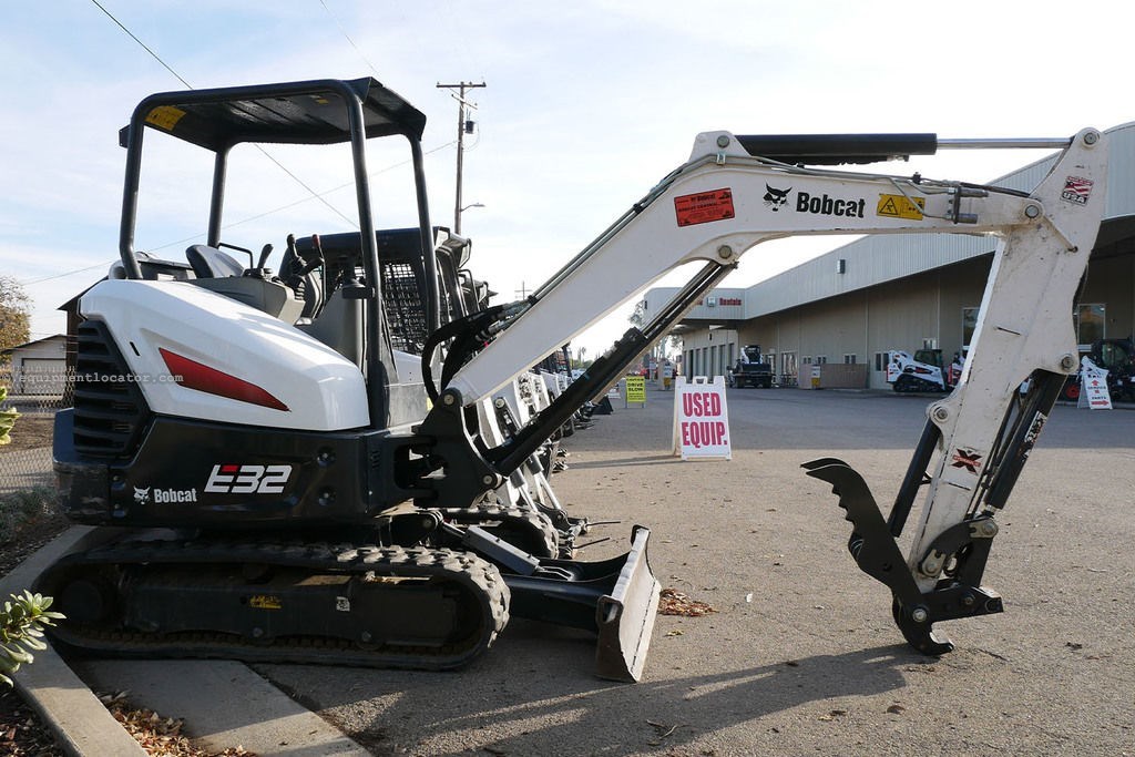 2020 Bobcat Excavators E32R LA