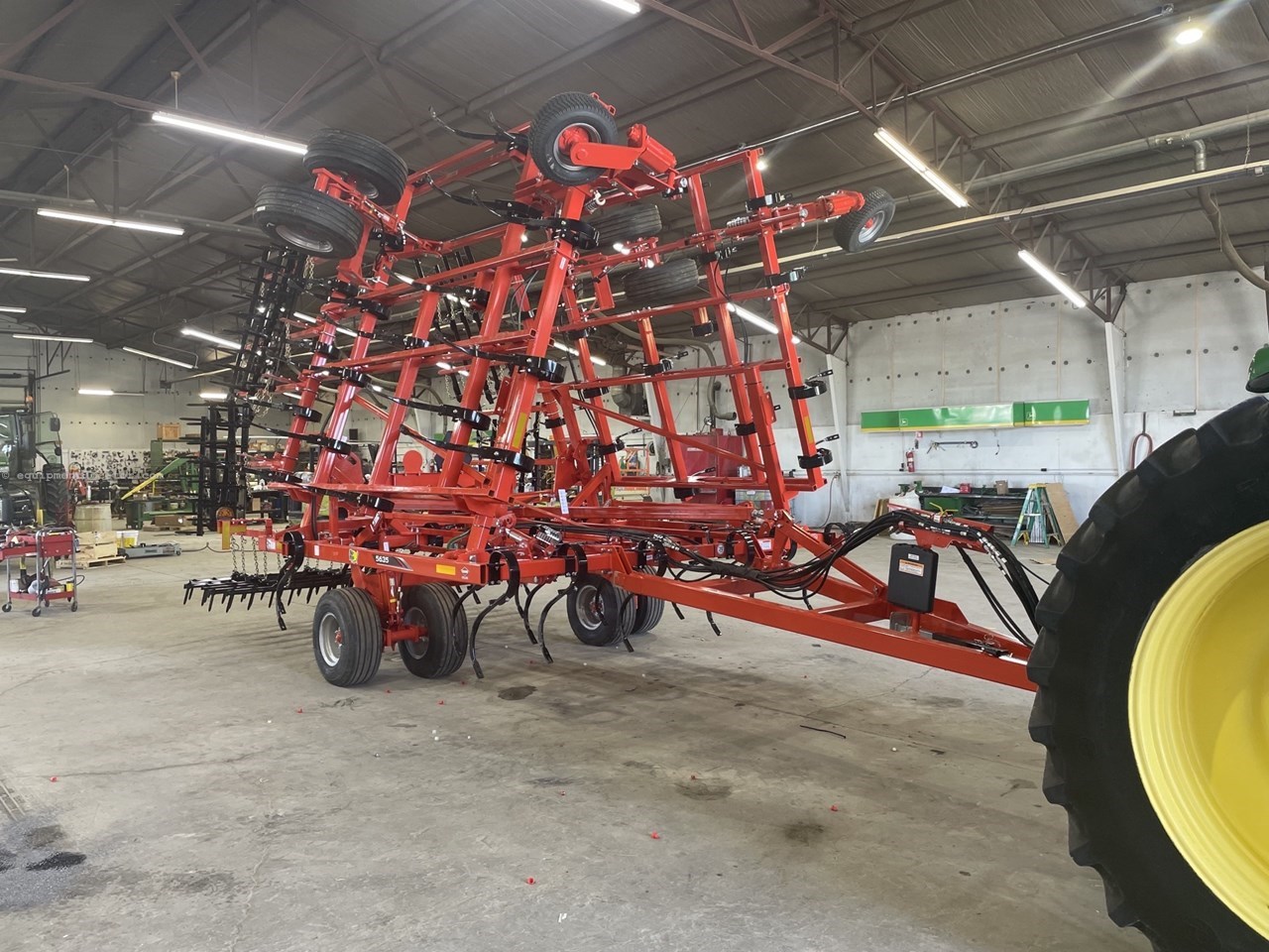 2023 Kuhn Krause 5635-32 Field Cultivator Image 1