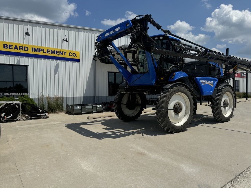 2019 New Holland Guardian™ Front Boom Sprayers SP310F
